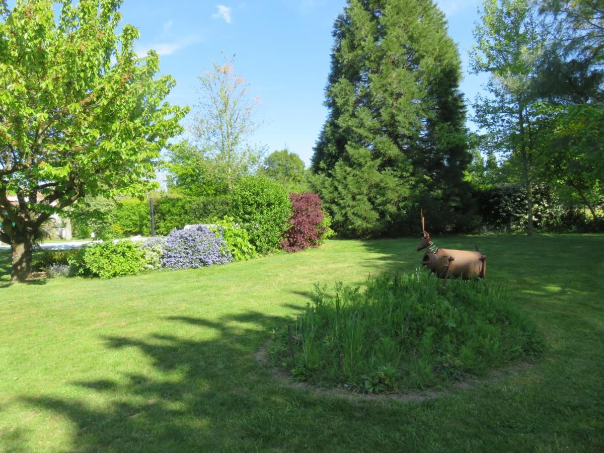 Chez Pierre Et Caroline Bed & Breakfast Les Herbiers Exterior foto